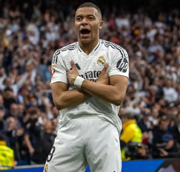 皇马内讧升级！高层开启大清洗，仅两人非卖品，贝林厄姆危险了|老佛爷|皇家马德里|库尔图瓦|每日体育报|米兰冬奥会_新浪体育_新浪新闻