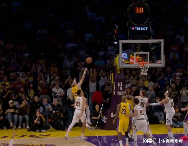 九游体育下载-卧槽！鱼跃救球+罚球扳平+加时绝杀，三巨头“完美一战”不真实！