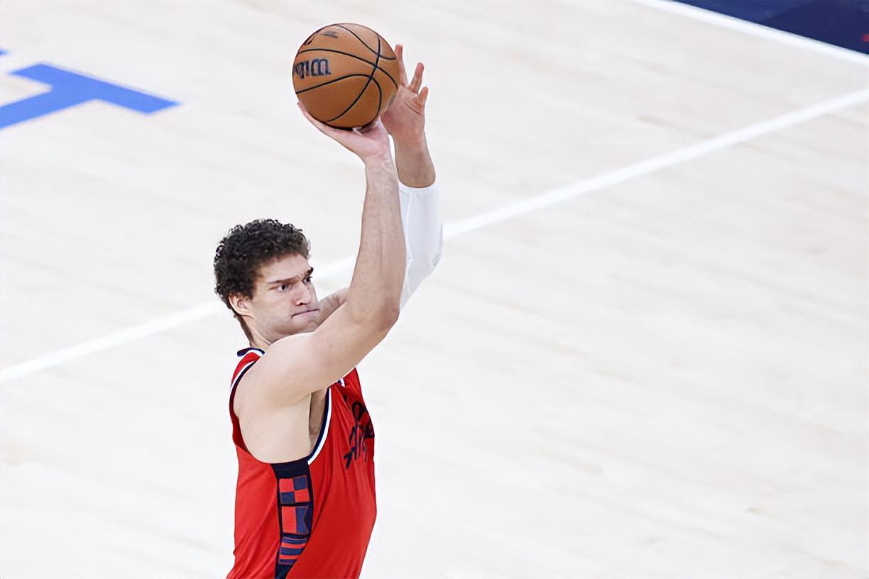 九游体育入口-被国王内线各种打爆！快船对于内线老将的使用方式存在巨大的问题