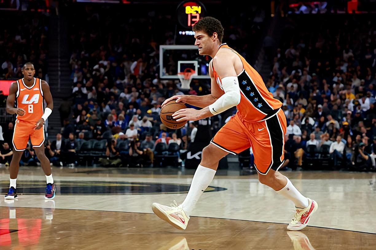 九游体育入口-被国王内线各种打爆！快船对于内线老将的使用方式存在巨大的问题