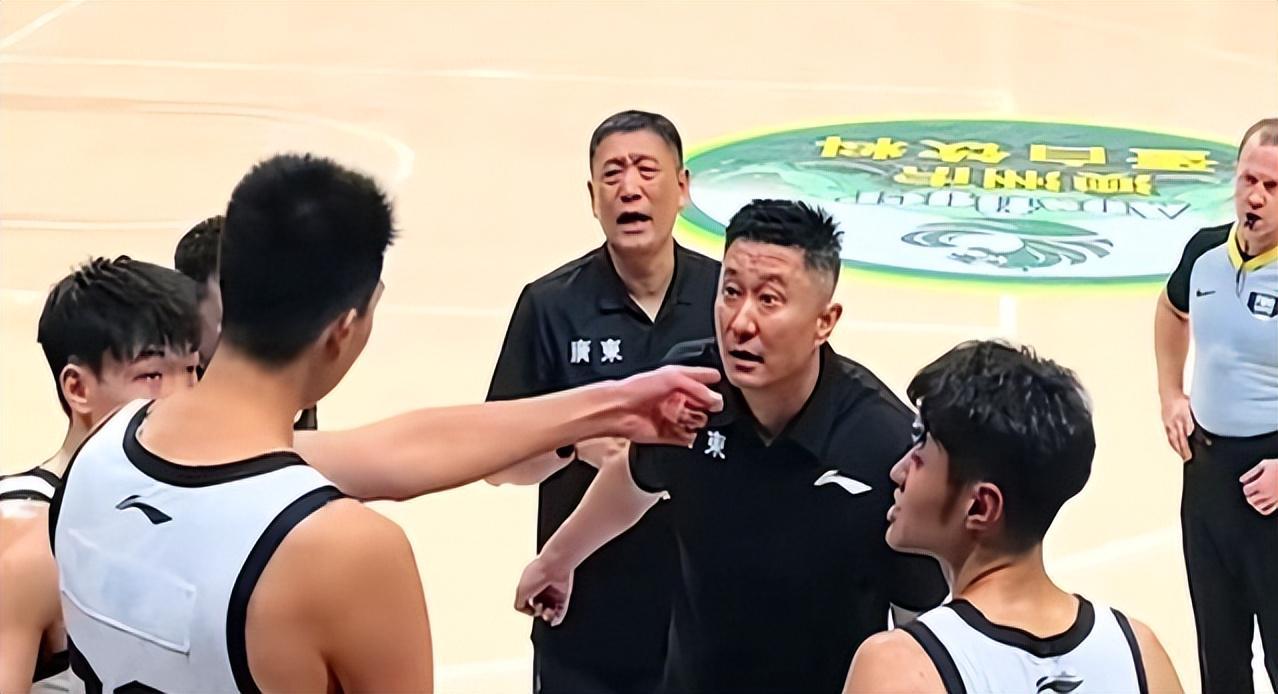九游体育下载-随着广东被福建双杀，CBA尘埃落定！广东将战广州，徐昕挑战杜锋