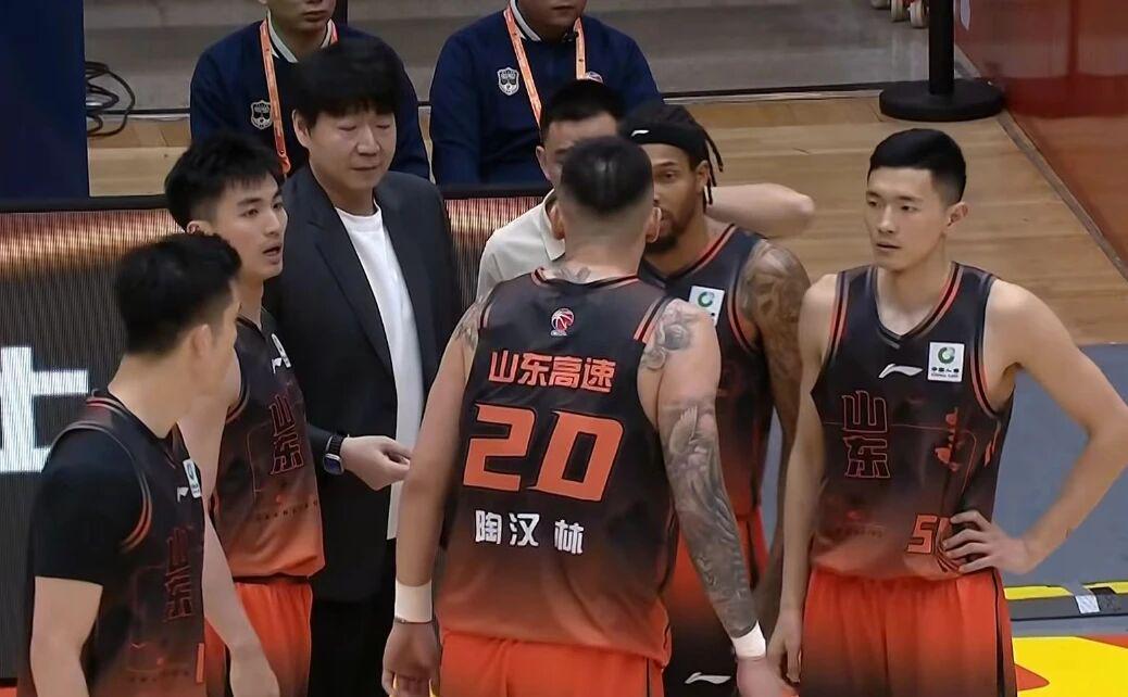 九游体育下载-山东男篮惨败，邱彪赛后爆粗：觉得很丢人，有球员就不是职业球员