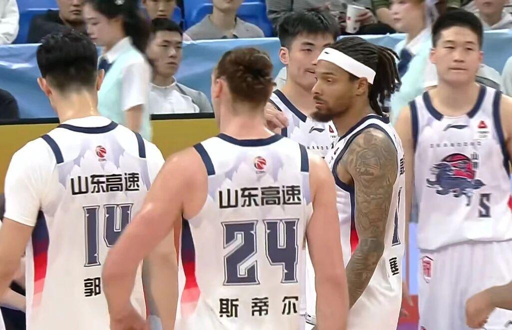 九游体育下载-山东男篮惨败，邱彪赛后爆粗：觉得很丢人，有球员就不是职业球员